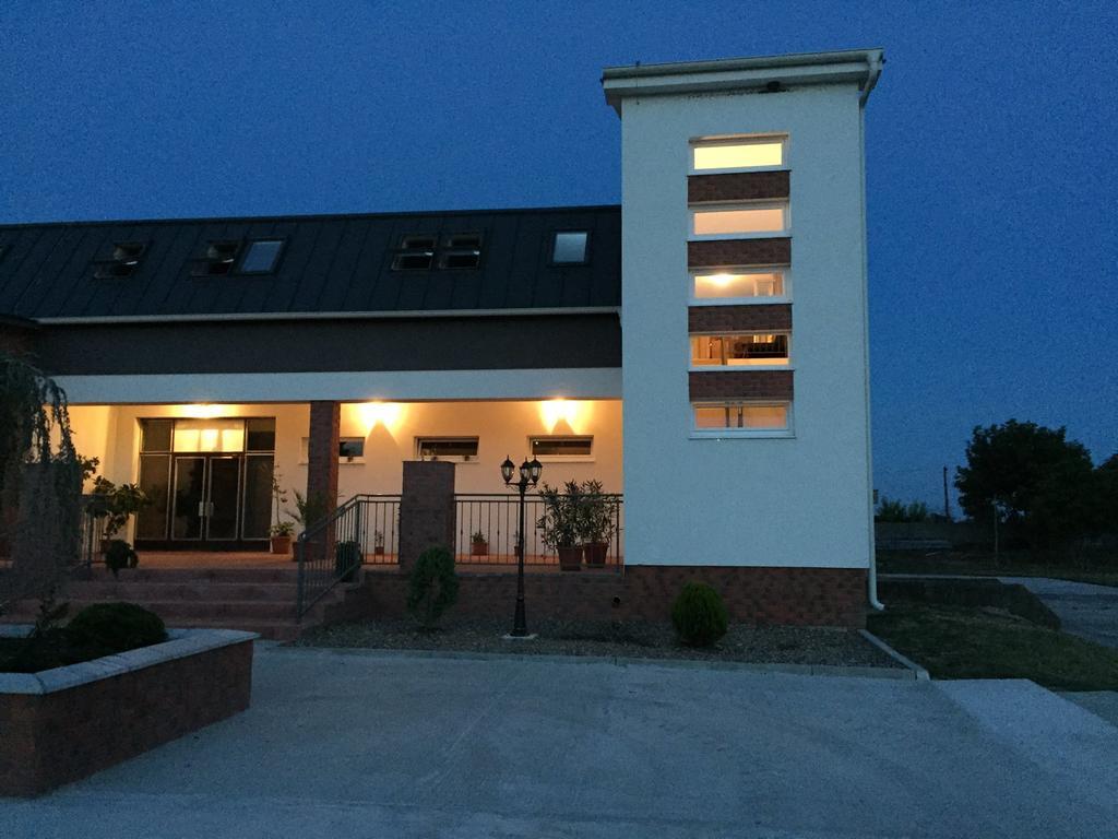 Vydrany Guest House Hodus מראה חיצוני תמונה